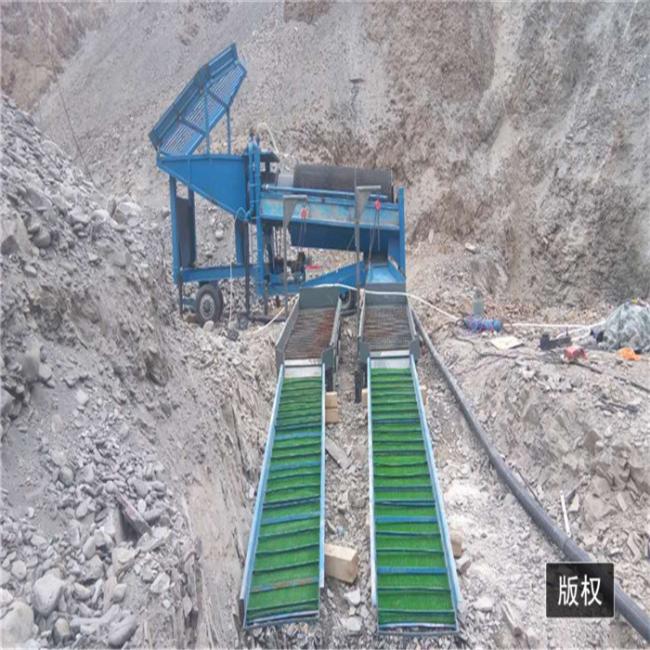 Gold washing plant with water recycling system