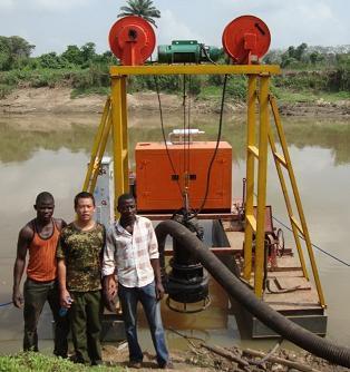 Submersible sand dredge pump operational view