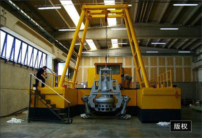 Submersible pump in underwater operation