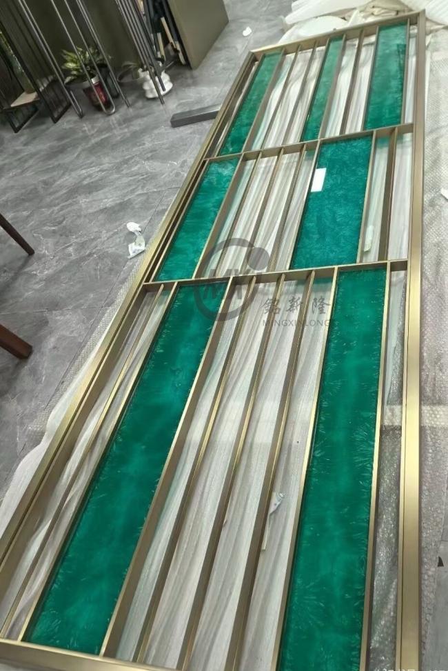 Stainless steel divider design variation