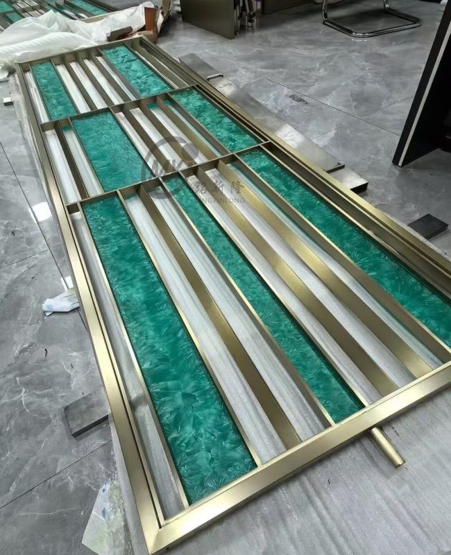 Stainless steel divider installation example