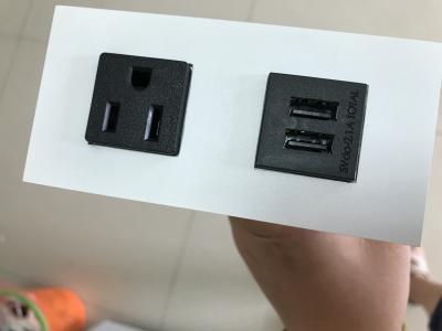 中国 1つの出口/2つのUSBポート、ステンレス鋼フェースプレートの卓上のパワー アウトレットが付いている隠されたデスクトップの電力ソケット 販売のため