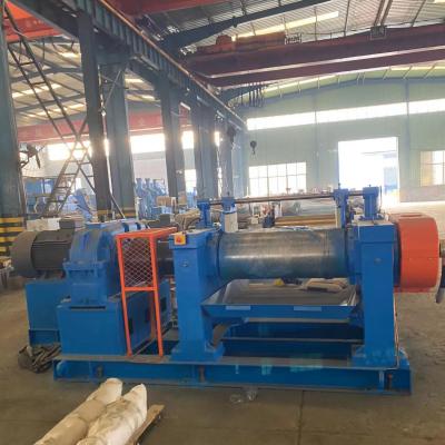 Chine raffinerie de processus en caoutchouc de pneu de machine de moulin en caoutchouc de raffineur du petit pain 55kW deux à vendre