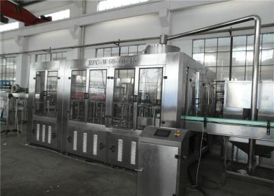 China Material plástico profissional da garrafa do PVC da máquina de enchimento da bebida para a indústria à venda