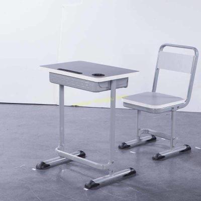 中国 固定高さ760mmと置かれる耐久の人間工学的の教室の机および椅子 販売のため