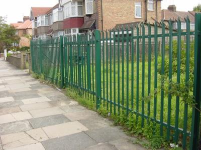 China Green H2100mm Security Palisade Fencing With Triple Pointed Top for sale