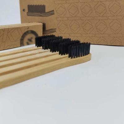 China Escova de dentes de madeira da família macia de bambu ecológica natural feita sob encomenda da escova de dentes do carvão vegetal à venda
