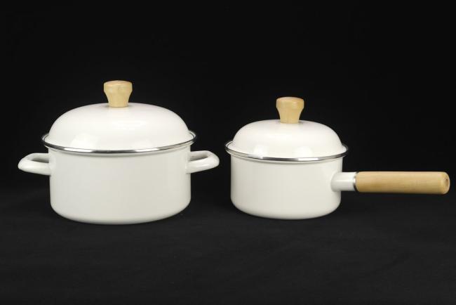 Hot Selling 17cm Red Cookware Nonstick Enamel Saucepan Cast Iron Soup Pot Milk Heating Pot Saucepan