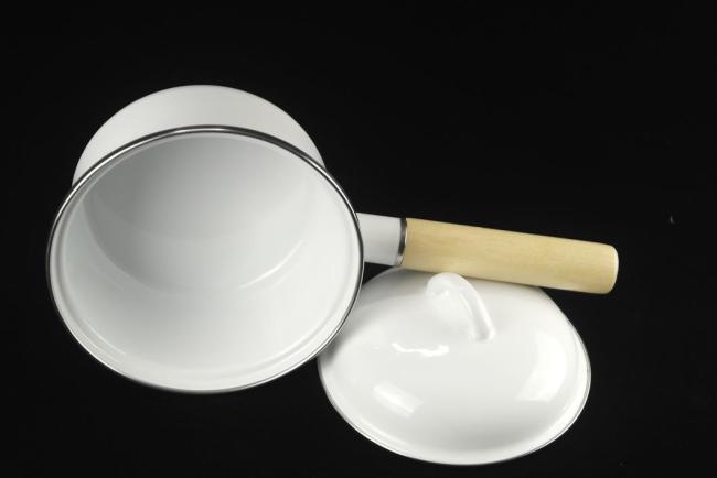 Hot Selling 17cm Red Cookware Nonstick Enamel Saucepan Cast Iron Soup Pot Milk Heating Pot Saucepan