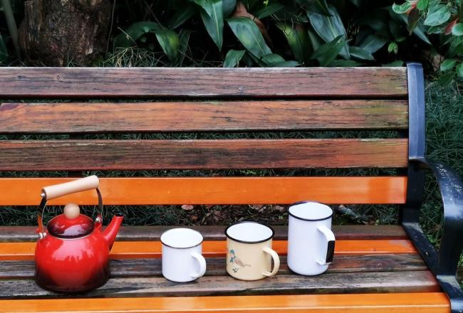 Classic Enamel Coffee Mug Set for Home and Travel Enthusiasts