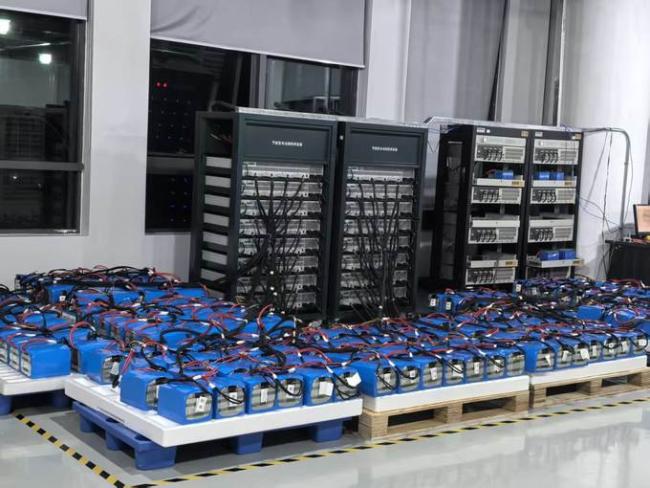 Sustainable Forklift Solar System Energy Storage Battery with Lifepo4 Technology 3