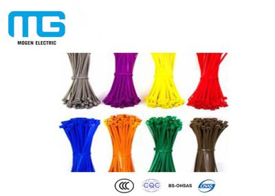 China Los accesorios del cableado que cierran las bridas de plástico, cremallera industrial atan el material del nilón 66 en venta