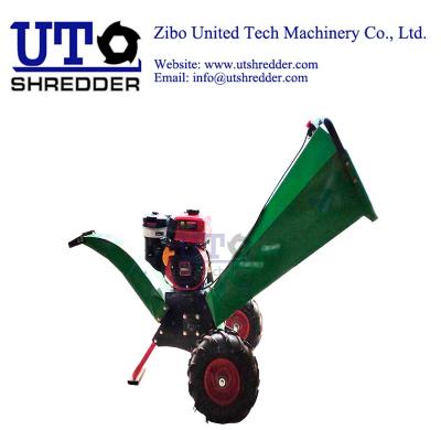 China compact Gasoline Engine mobile wood chipper from UT machinery can be customized green waste shredding chipper easy use for sale