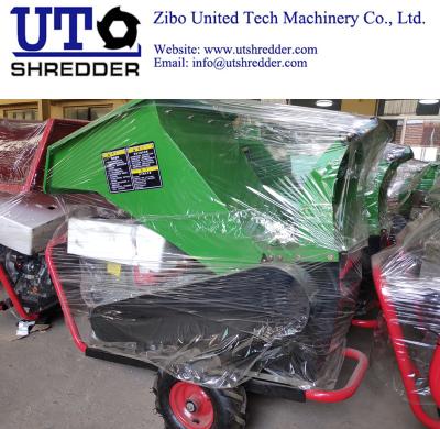 China horizontal mobile diesel engine wood chipper move to everywhere for the wood chip shredder from UT machinery for sale