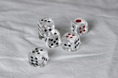 China 6 Dice Sides Transparent Magic Gambling Dice Plastic Material Regular Size for sale