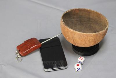 China Wireless Charging Slim Perspective Dice Cup Coconut Shell Material Customized for sale