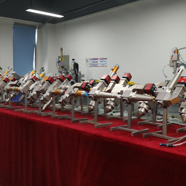 Laser welding head operation view