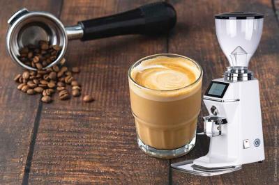 中国 High Power 370W Espresso Grinder With Coffee Powder Container 販売のため