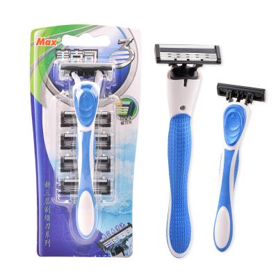 China Maquinilla de afeitar disponible de la máquina de afeitar de la cuchilla triple con la manija extralarga en venta