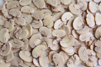 China Nenhum cogumelo cortado enlatado impureza/conservou os cogumelos que enlatam o gosto típico à venda