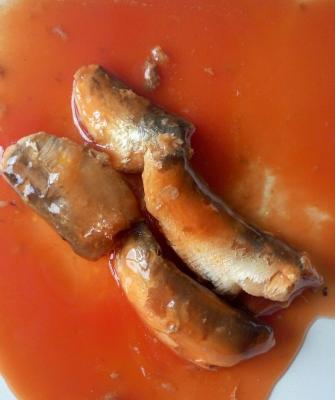 Chine Poissons en boîte de haute qualité de sardine poissons en boîte par meilleur de 3-5 morceaux à vendre