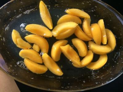 China 425g, welche die regelmäßigen Scheiben, die eingemacht wurden, Pfirsiche würfelten, die gelbe einfache Pfirsich-Frucht, öffnen sich zu verkaufen