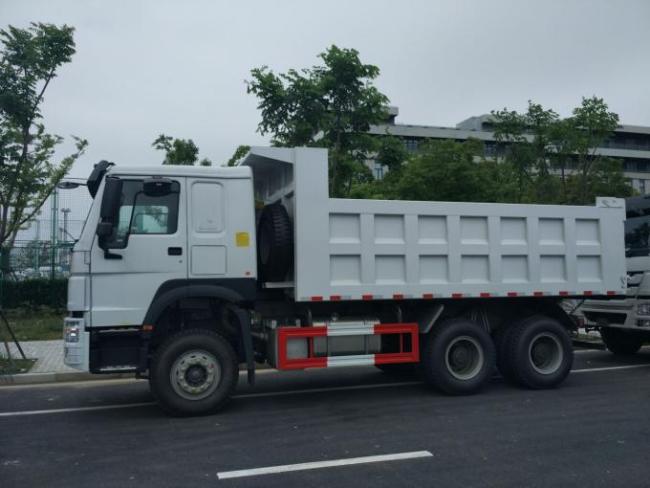 Safe Sinotruk Howo Tipper Heavy Load Truck Low Oil Consumption