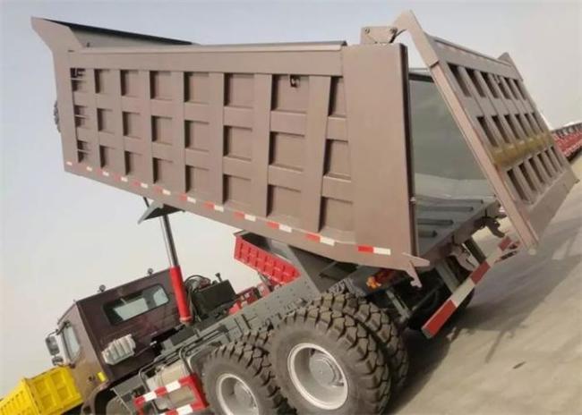 70 Tons HOWO Mining Tipper Dump Truck 6X4 371HP High Strength Steel Cargo Body
