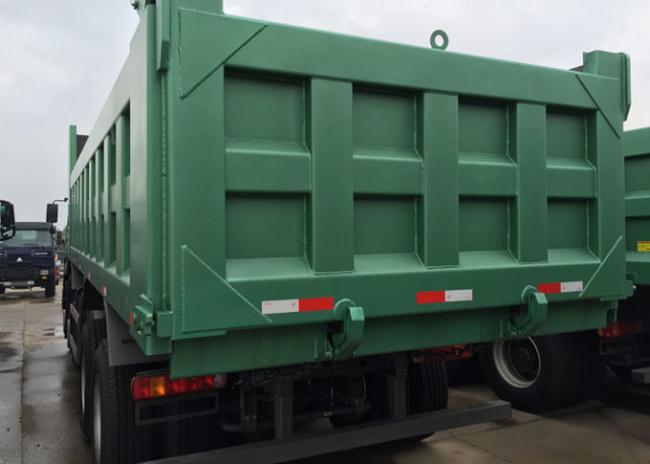 Ventral Lifting Commercial Dump Truck Sinotruk Howo 5400 * 2300 * 1500mm Cargo Body