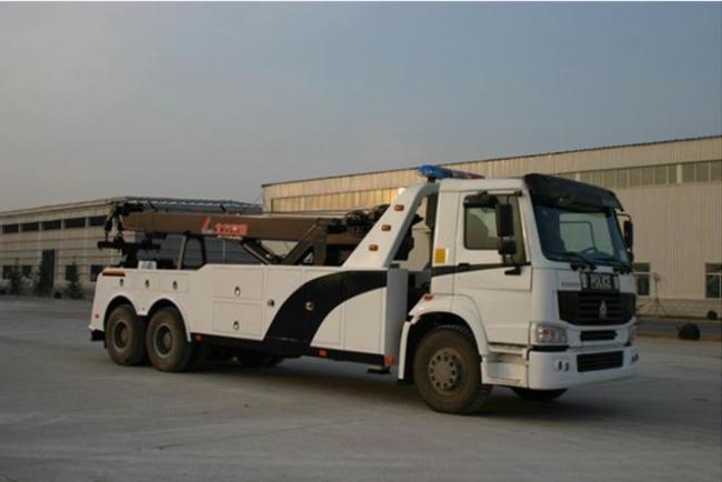 12 Wheels Heavy Duty Tow Truck , 30 Ton Emergency Tow Truck 336HP ZZ1317N4667C
