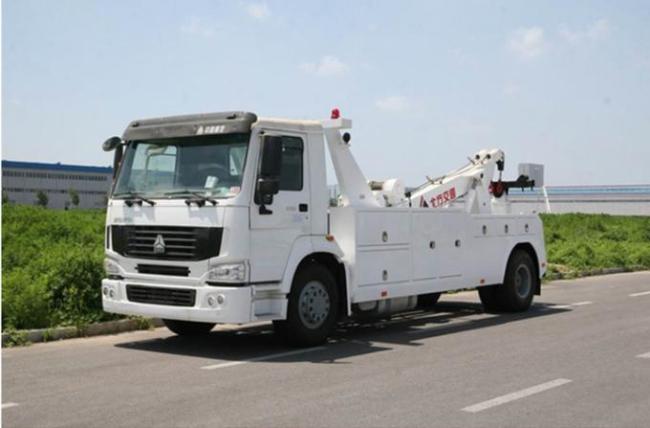 12 Wheels Heavy Duty Tow Truck , 30 Ton Emergency Tow Truck 336HP ZZ1317N4667C