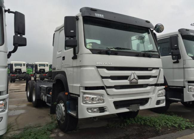 Howo Tractor Trailer Truck LHD 10 Wheels HW 79 High Roof Cab Two Berths 102 km / h