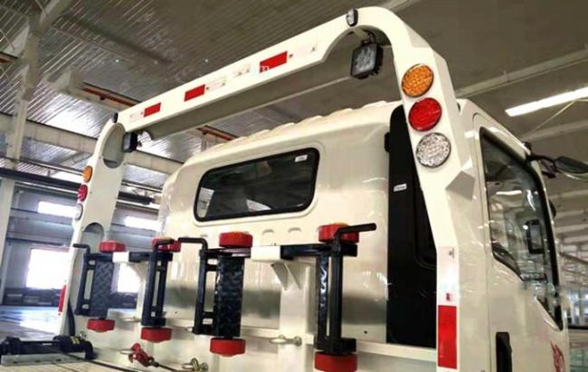 Sinotruck Light Duty Tow Truck Wrecker Road Recovery Vehicle Euro 2