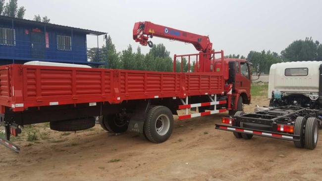 China top brand Sinotruk HOWO 6X4 10t truck mounted crane 10ton telescopic boom crane price