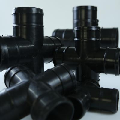 China Cross Shape 1 2 Irrigation Tee Black Agricultural Irrigation Pipe Fittings for sale