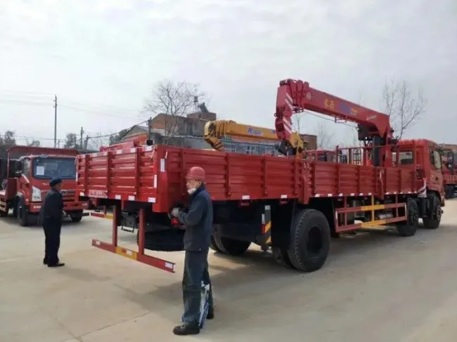 Factory Price China Dongfeng/HOWO/Foton/Lsuzu/FAW 6.3ton Truck with Crane