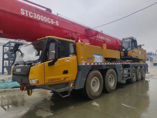 Good Service Mobile Crane Truck High Quality 300 Tons Lifting Crane for Trucks Construction Machinery