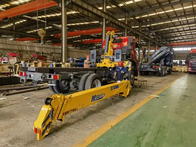 Supply Chain HOWO Lorry Mounted Straight Boom Logistics Crane for Sale