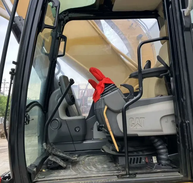 Construction Machinery Good Price 30tons Used Cat 330d Excavator for Sale