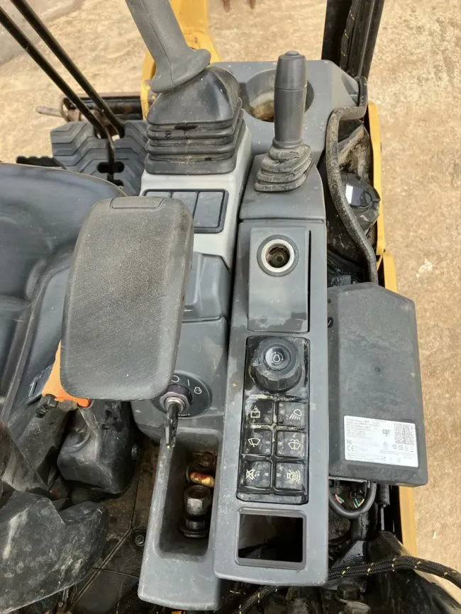 Factory Price Cat Used Mini Crawler Excavator 301.7 to Family Farm Use