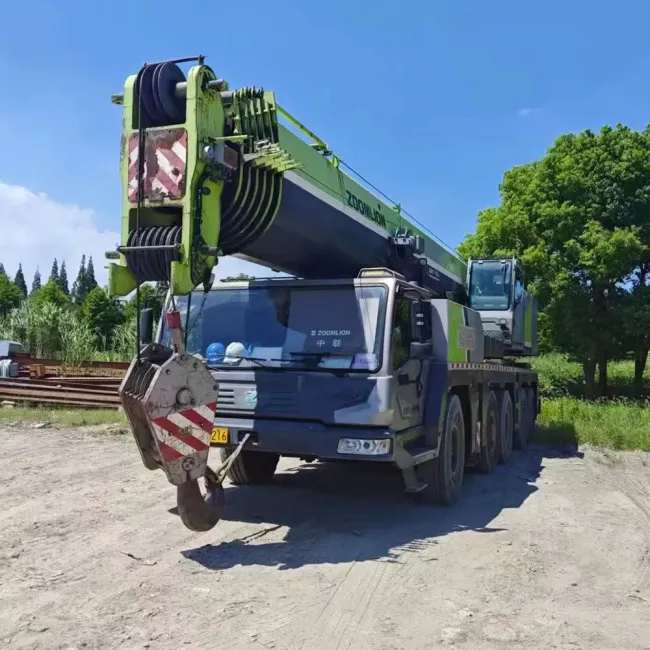 Used 130 Ton Zoomlion Mobile Crane Low Fuel Consumption Construction Truck with Essential Gear and Motor Pump Core Components