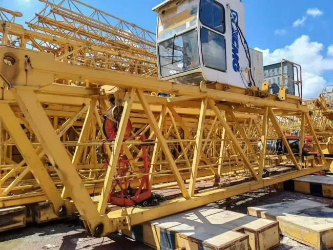 Urban Infrastructure Projects Pre-Owned Zoomlion Wa6015-8A Lifting Crane Precise Operation