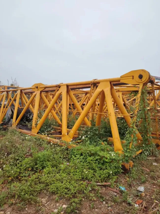 Long Durability Certified Pre-Owned Tower Cranes Zoomlion T1100-63 From Lifting Heavy Materials