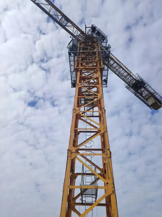 12 Tons Exceptional Lifting Capacity Hydraulic Cranes Zoomlion 7020-12 with 70m Wide Working Radius