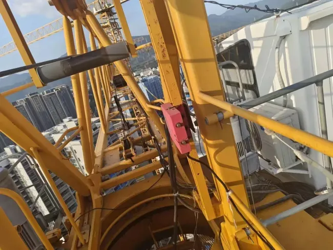 Reliable Stability Used Crane Zoomlion 7020-12 for Large-Scale Construction Building Projects