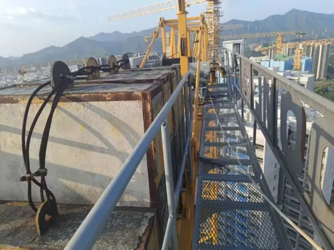 Reliable Stability Used Crane Zoomlion 7020-12 for Large-Scale Construction Building Projects