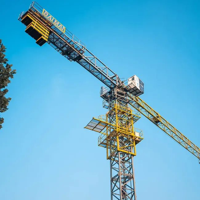 Chinese Brand Used Tower Crane Zoomlion Tower Crane Wa7025 Truck 12 Tons Tower Crane