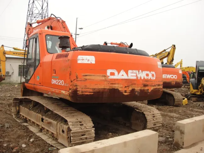 Used Crawler Excavator Daewoo Dh220 Secondhand Backhoe Hydraulic Digger with Quality