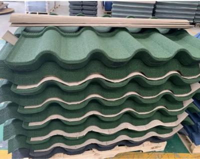 中国 Groove /Golan Tile Frosts Green Color Stone Coated Tile 0.45 AZ70 Stone Coated Metal Tile 50 years Warranty Wave Tiles 販売のため
