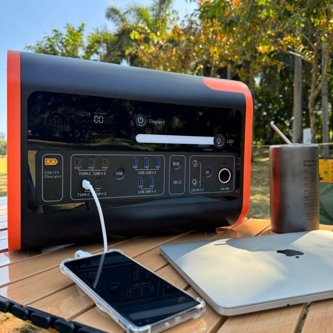 110V 230V AC and DC Output Mobile Power Supply 2200W Solar Generator Portable Energy Storage Power Station